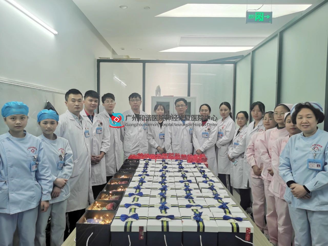 【平安夜】超暖心!我院神经修复医学中心为患者传递“平安”祝福!治病不忘人文关怀,平安果书写新型医患情!