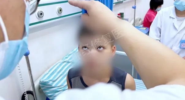 【查房日记】眼中有光,未来可期!神经修复技术助12岁重症肌无力男孩重焕光彩