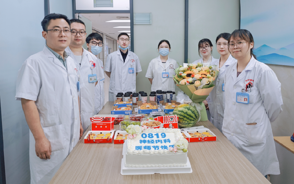 中国医师节丨德馨于行,技精于勤,医者仁心,护佑健康!向所有医务工作者致敬!